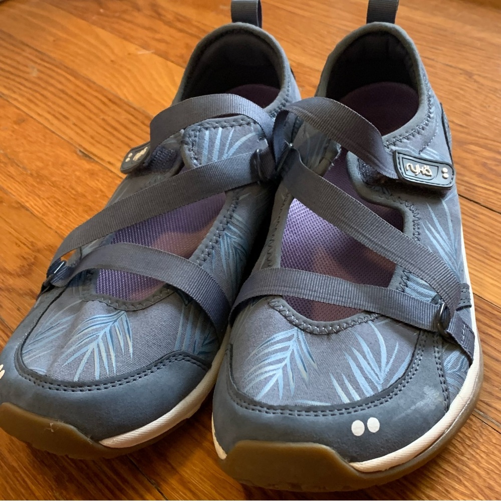 Ryka sneakers/water shoes 9w